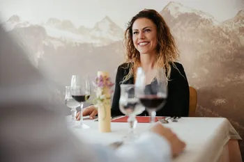 Tisch im Restaurant des Hotels La Montanara in Predazzo