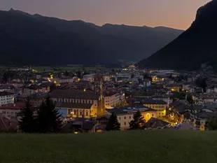 Predazzo trentino foto notturna